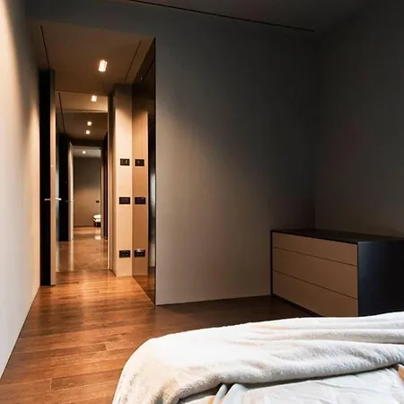Rhein Crown - A Timeless Above The River Apartment *